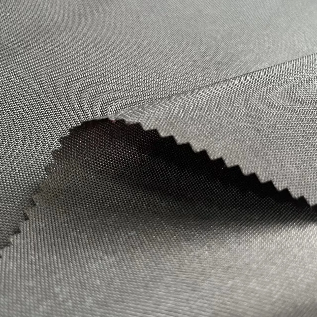 Світло-сірий