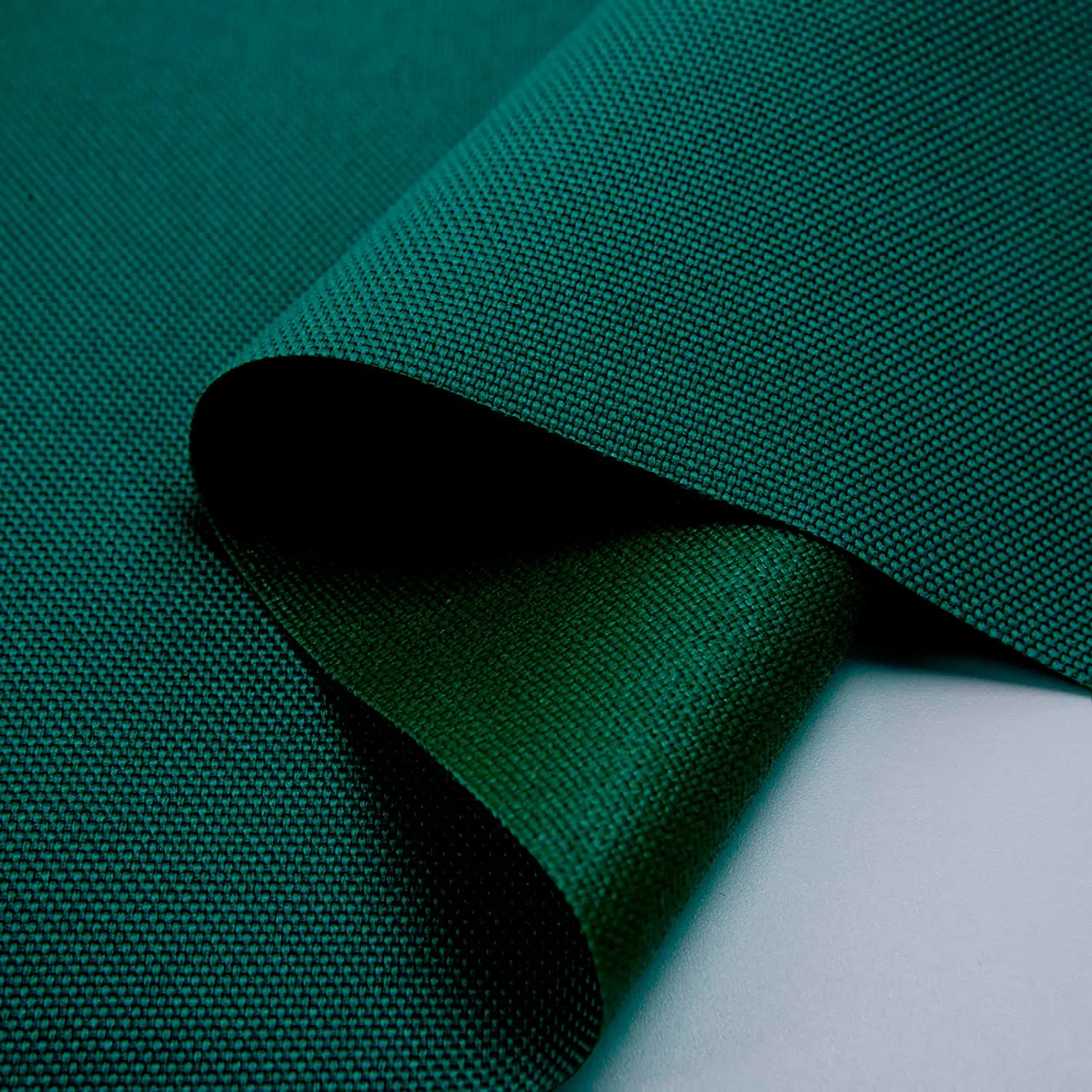 Темно-зелений